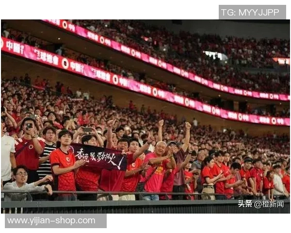 足球明星队门票图片展示精彩赛事瞬间与球迷热情互动的完美结合